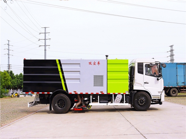东风天锦吸尘车