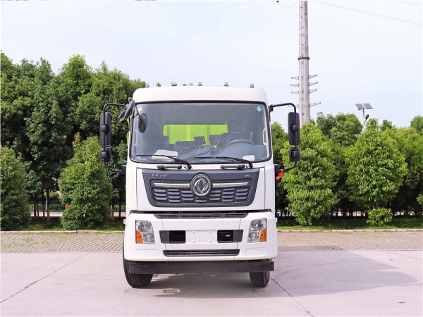 东风天锦吸尘车