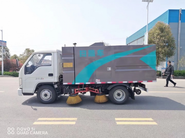 福田小卡之星扫路车