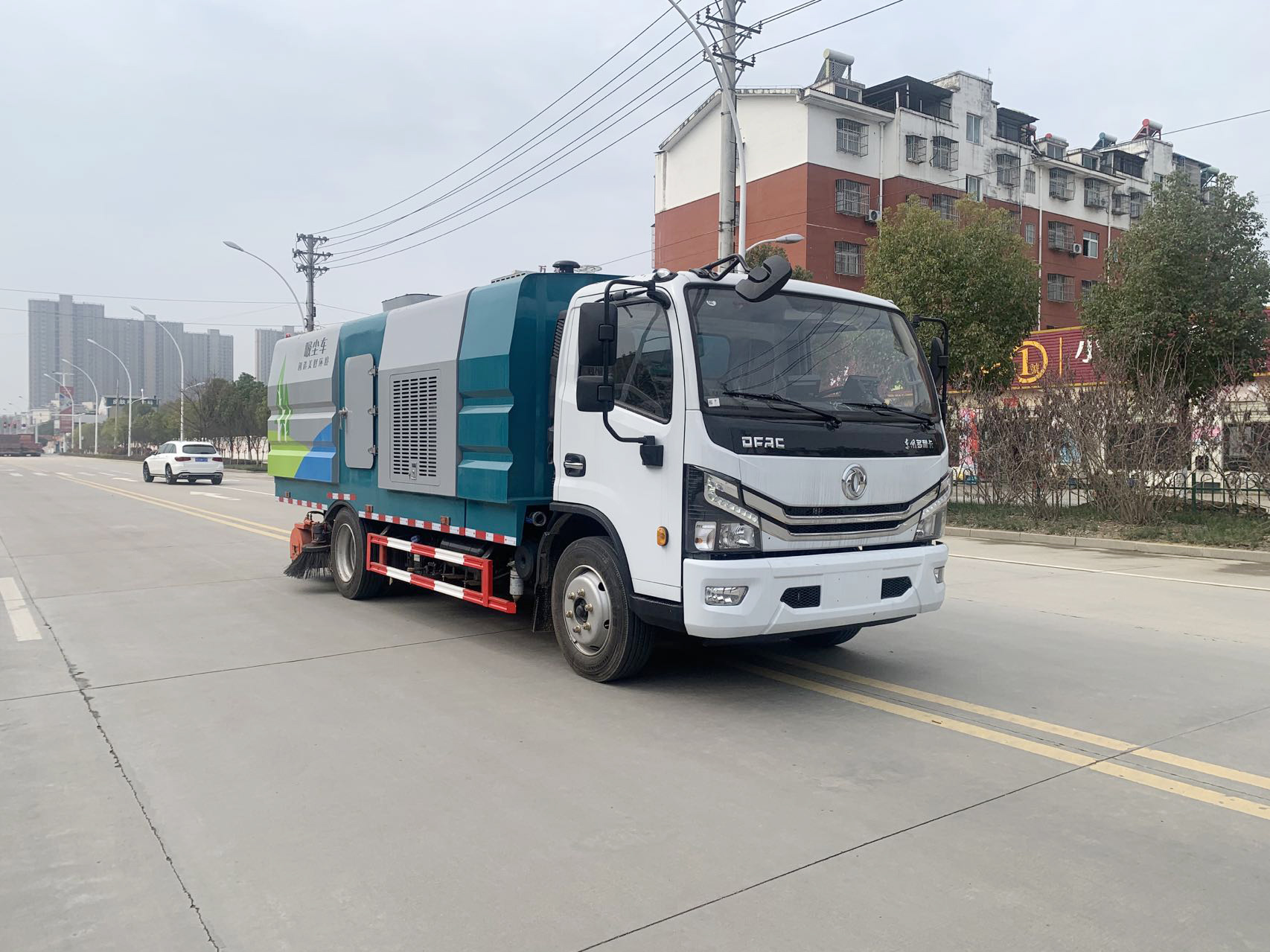 东风大多利卡后置吸尘车