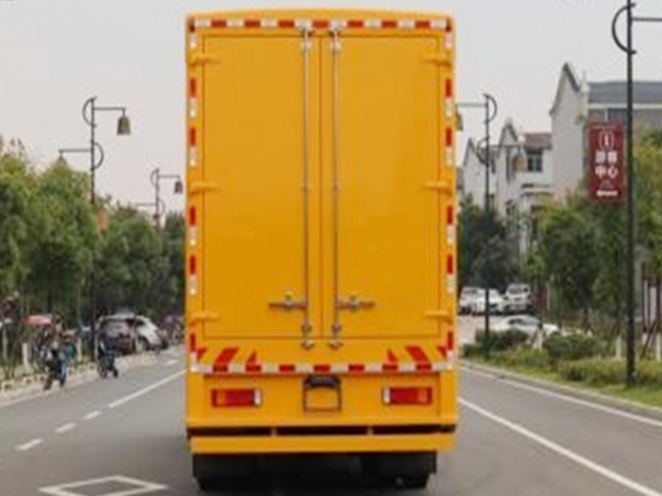 东风天龙前四后八电源车